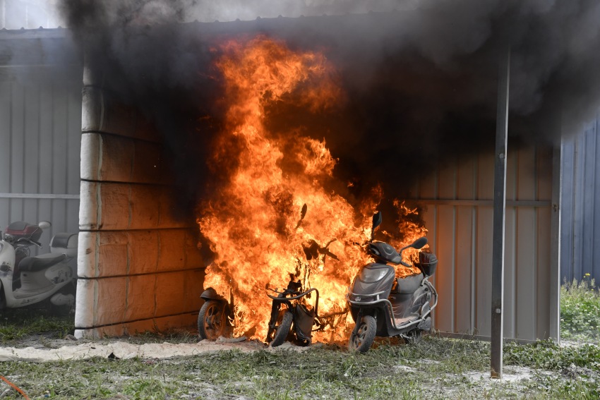 BOB半岛官方网站消防器材有哪些种类干粉灭火器有哪几种四川消防对比实验：电动自行